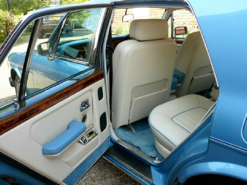 Rolls Royce Silver Spirit 2 Open Rear Door